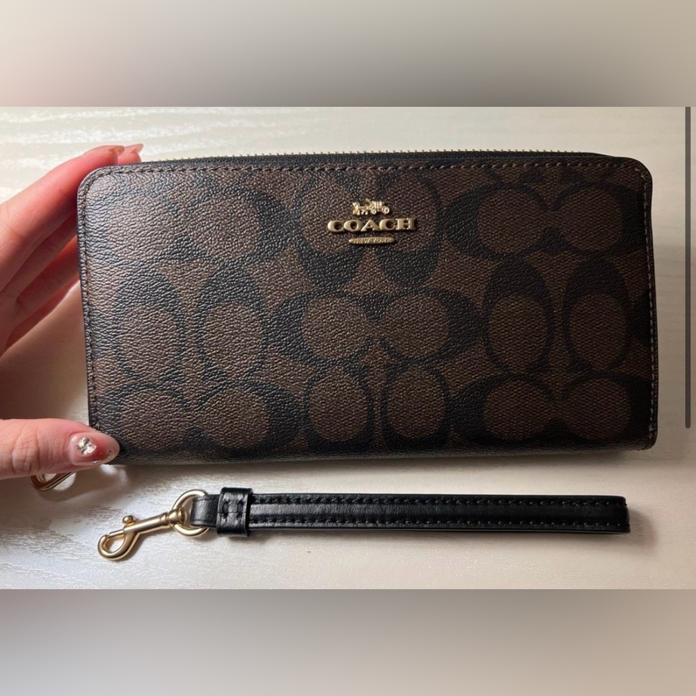 Brand New Coach wallet Long Zip Around Wallet In Signature Canvas